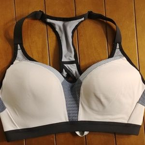 Victoria's Secret Incredible Sport Bra, 34C